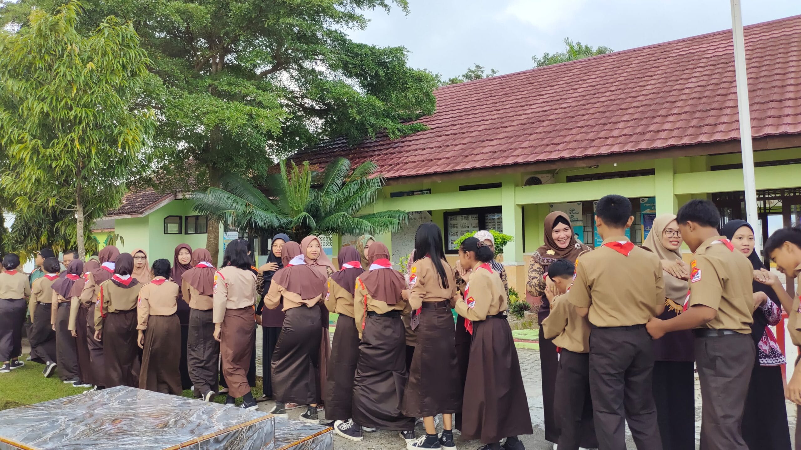 Halal Bihalal SMP 2 PALAS